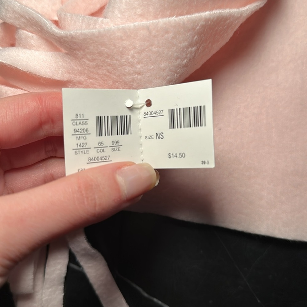 Pink scarf - Picture 3 of 5